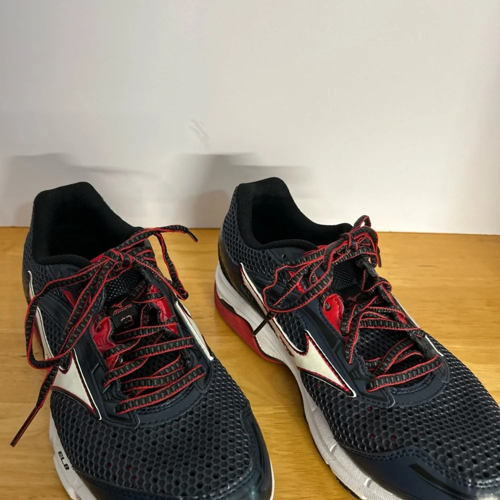 Mizuno athletic shoes